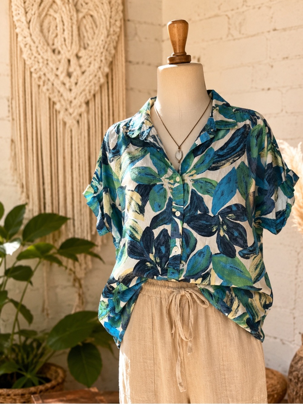Time & Tru Tropical Floral Button Up Shirt Blue Green Resort Costal SMALL